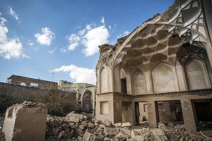 یک اثر تاریخی تخریب شده