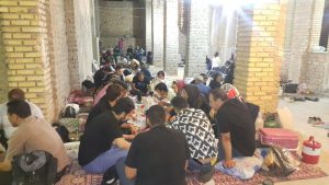 افطاری گروه‌های کوهنوردی در شاهسواران کاشان