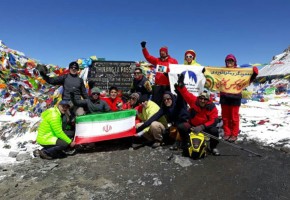 صعود کوهنوردان جانباز کاشانی به تورونگ کشور نپال