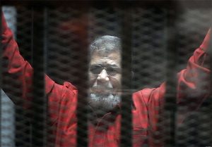 محمد مرسی رئیس‌جمهوری پیشین مصر در دادگاه درگذشت