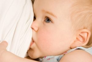 مزایای تغذیه با شیر مادر