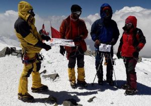 صعود تیم مستقل هیئت کوهنوردی کاشان به قله لنین