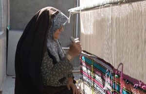پلاس‌بافی در روستای محمدآباد کویر آران و بیدگل