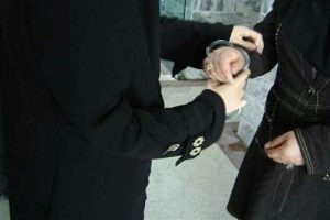 دستگیری فروشنده زن مواد مخدر در کاشان