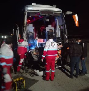 تصادف اتوبوس و کامیون در آزادراه کاشان نطنز