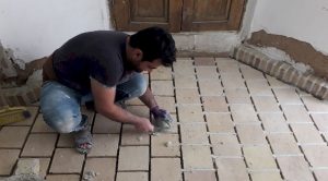 مرمت دیوار‌های خانه تاریخی بروجردی‌های کاشان