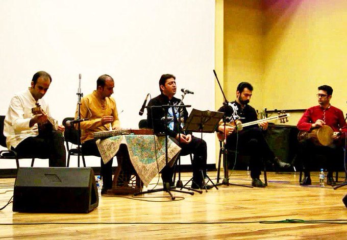 اجرای گروه آوای باران به خوانندگی دانیال معمارنژاد در رومانی