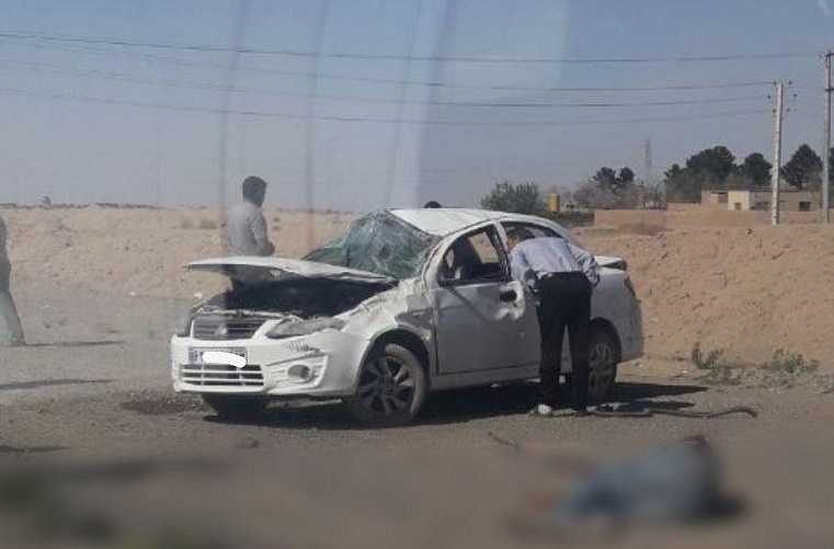 واژگونی خودرو ساینا در جاده نوش‌آباد با یک کشته