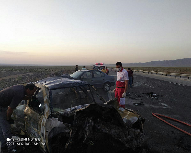 تصادف و آتش‌یوزی خودرو در بزرگ‌راه امیرکبیر