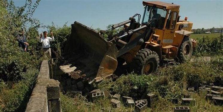 قلع‌‌و‌قمع ساخت‌وسازهای غیرمجاز در اراضی کشاورزی کاشان